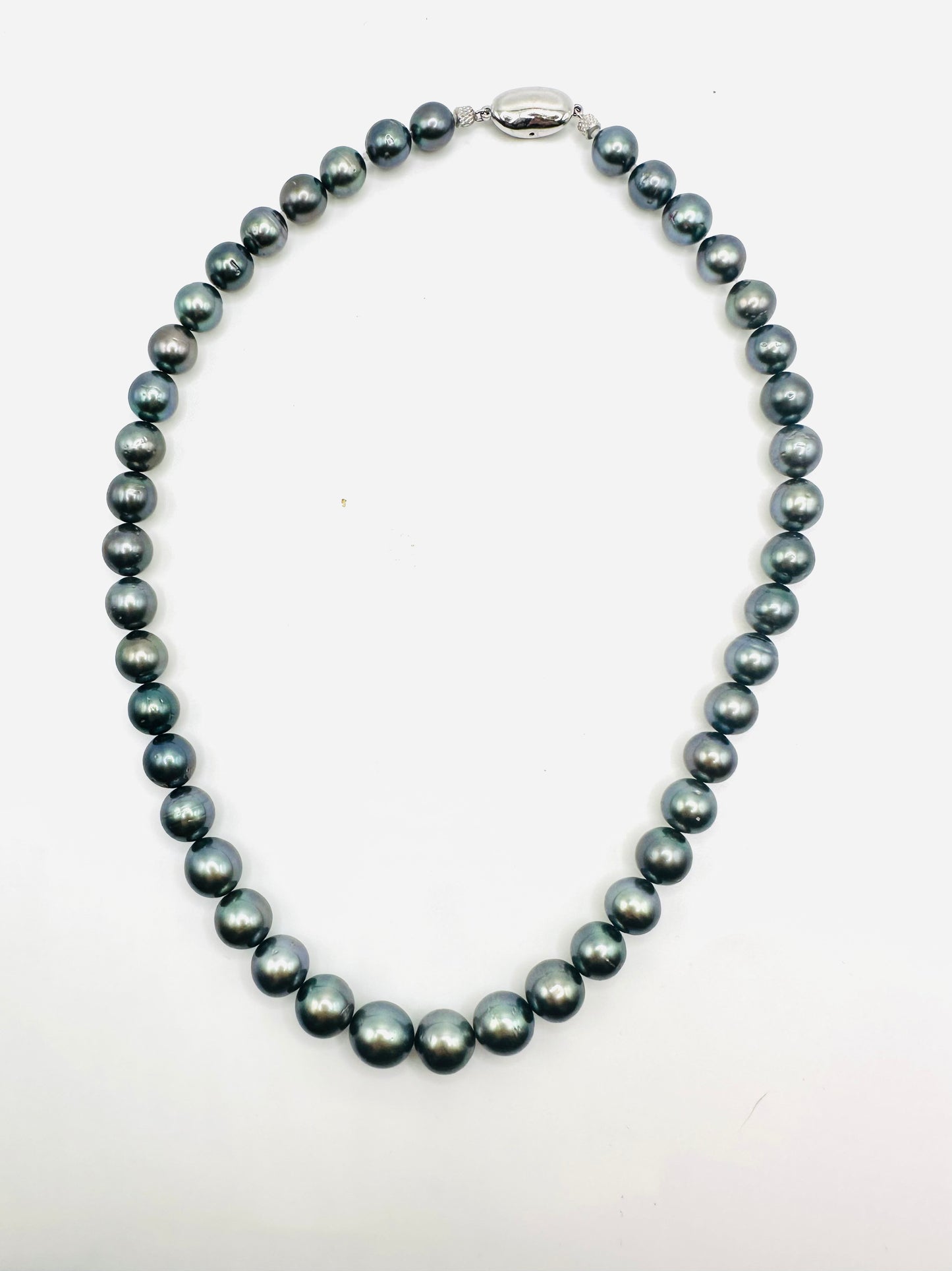 Tahiti pearl necklace