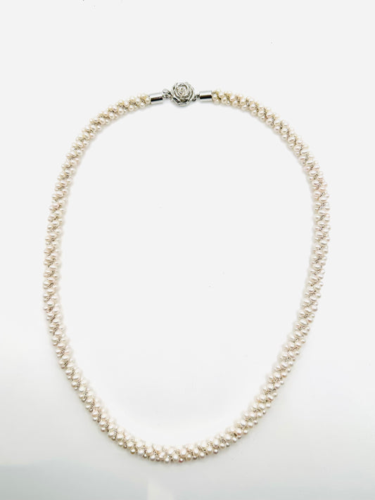 Rosie pearl necklace